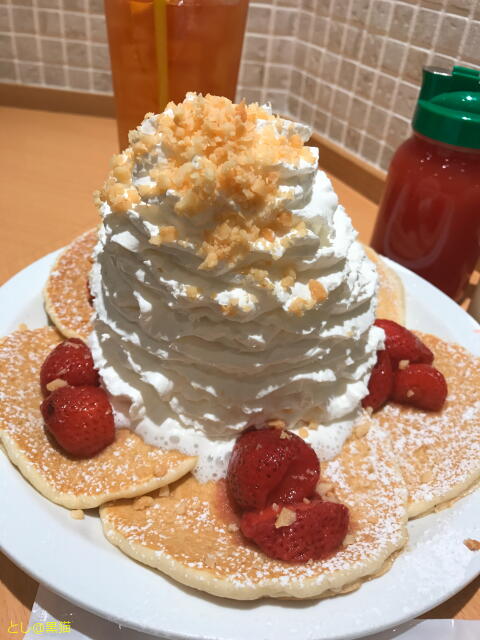 Eggs'n Things - Strawberry, whipped cream and macadamia nuts