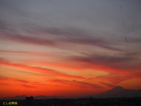 夕焼けと富士山の影